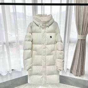 D110930纽扣小标刺绣LOGO/长款加厚羽绒服男女款