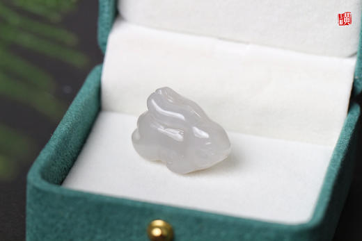 和田烟青玉【玉兔】吊坠 商品图3