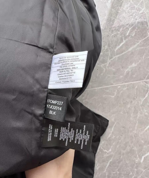 全新正品美版Kenneth Cole中长款加厚男士运动户外连帽棉衣棉服断码捡漏
25年新款 官网200美金加厚中长款棉服
小众且高端的代表
尺码L XL 商品图6