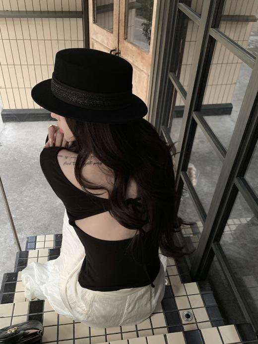 Read Nameless /心机露背黑色打底衫+浪漫肌理人丝白色半裙 2025/11/10 商品图10