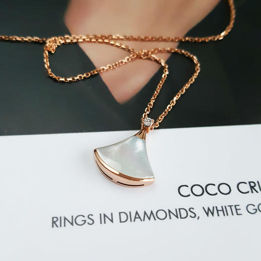 【95新】BVLGARI宝格丽350581DIVAS’DREAM系列 18K玫瑰金单钻小号白贝母扇子项链女士251025NJS12现售价：9200 商品图3