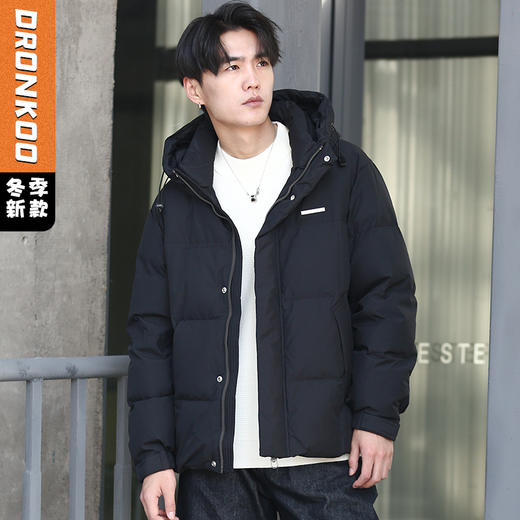 DRONKOO 2025 连帽左胸金属标绗缝基础短款厚羽绒服 商品图1