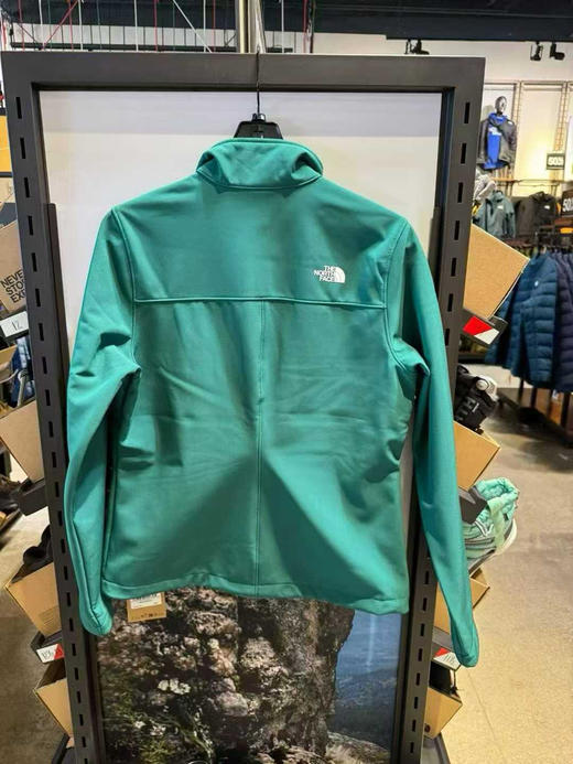 The North Face北面防风软壳 女款冲锋衣外套 始祖鸟同款材质，5折了！只要799 里面薄绒 柔软又挺括 商品图5