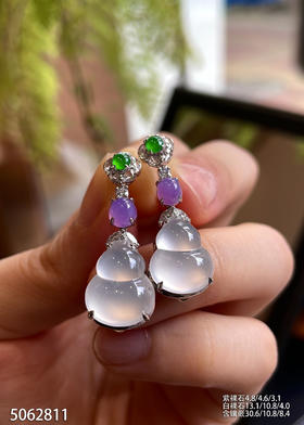 5062811，葫芦耳坠。具体价格微信咨询