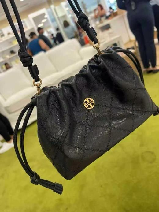 这只超好看🧸黑5折上折，只要¥1850直邮到手ToryBurch willa小号云朵包Drawstring Bag，拉绳＋磁扣设计， 皮质触感如"云朵”般柔软，🉑单肩 🉑斜挎 商品图1