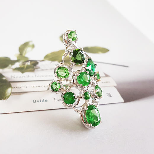 【天然正品】AU750白金群镶天然复古宫廷风设计师款翠绿沙弗莱戒指14.5号（戒圈可改）女士311025TJ29现售价：6880 商品图2