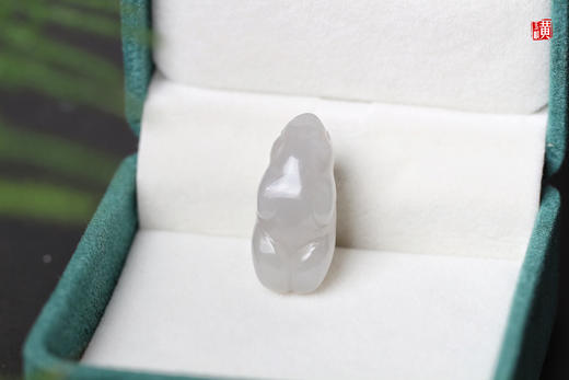 和田烟青玉【玉兔】吊坠 商品图6