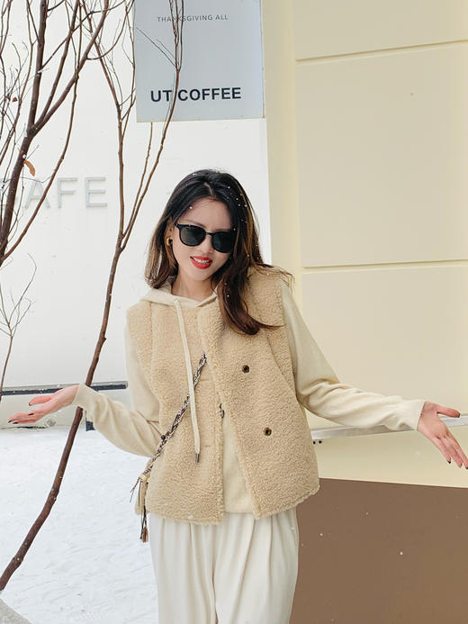 【百图lulu定制】【羊羔毛马甲】【赠斜挎包】暖绒绒 暖和 清新 羊羔毛 马甲 商品图6