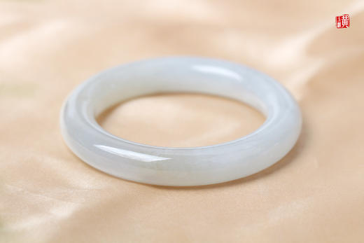 天然翡翠手镯 圈口：53mm 商品图0