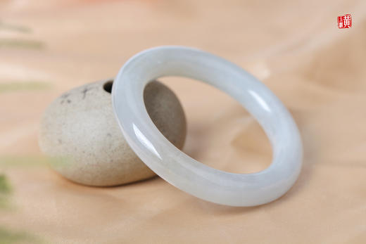 天然翡翠手镯 圈口：53mm 商品图1