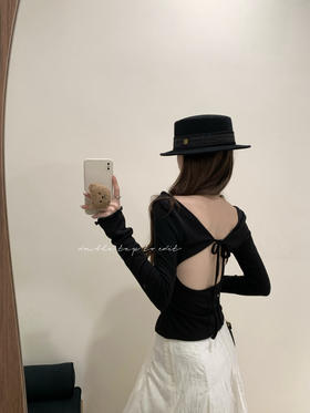 Read Nameless /心机露背黑色打底衫+浪漫肌理人丝白色半裙 2025/11/10