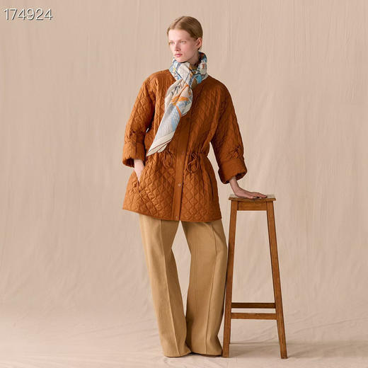 爱马仕大方巾。140*140。  粉色。灰色。蓝色。 黄色。橙色。自己备注颜色。 商品图10