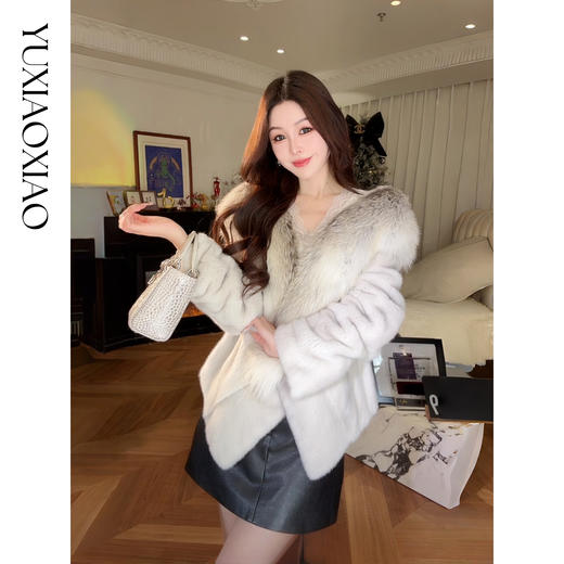 余潇潇【济州风情】层次感天鹅绒水貂毛拼接日辉狐V领皮草外套 商品图4