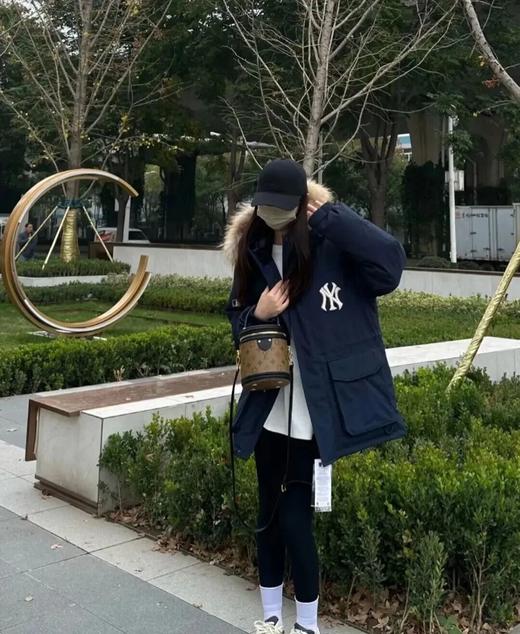 MLB冬季中长情侣款徽标毛领连帽长袖加厚羽绒服 商品图2