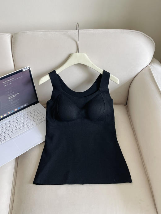 🔥【自带一体胸垫 免穿bra】诗慕小姐 秋冬暖绒保暖背心3771款👏 🌱自带胸垫设计！❣️内里磨毛材质 🌱宽肩带修饰肩颈线条，有效遮副乳 商品图6