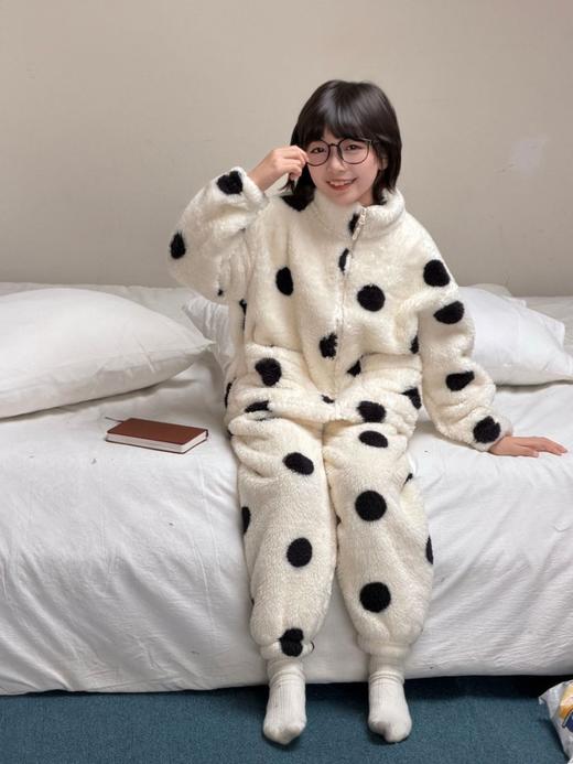 亲子𝐃𝐚𝐲𝐬 |好好陪伴 慢慢长大💕💕幸福，是一种无声的陪伴【MADNONO亲子抱抱绒家居服套装】它不仅是一套衣服，更是一种情感的寄托，一种陪伴的象征 商品图2