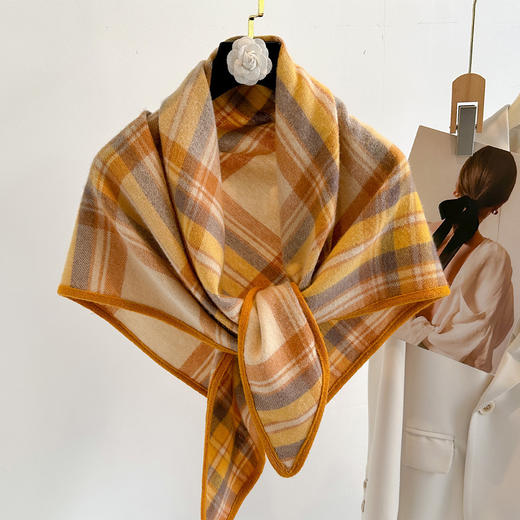 丁摩 英格兰格子(纯羊毛)三角披肩外搭女士冬季针织羊绒围巾送礼保暖5ZF-11101 商品图1