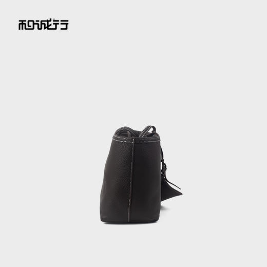 和诚行2025秋季新款牛皮革菜篮子水桶包腋下托特包紗菲线单肩4770006 商品图2