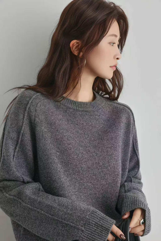 【团购 2025年 纯羊毛 圆领】多色 镶嵌金丝款 纯羊毛 羊毛衫 请手洗或轻柔机洗哦 柔软 亲肤 商品图6