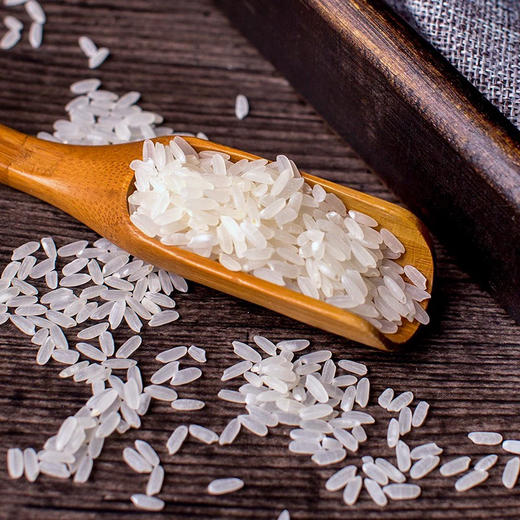 黑龙江镜泊湖生态石板大米，地理位置玄武岩台地，黑色腐殖土壤，世界第二高山堰塞湖镜泊湖水灌溉，原始森林氧吧，不一样的地理环境，造就了石板大米不一样的口感！10斤/包 商品图2