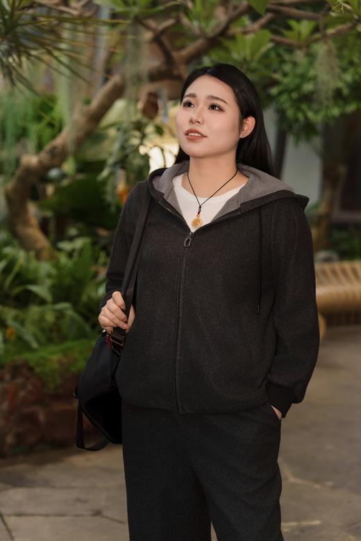 一套现货！今日发货【羊毛混纺 休闲保暖套装】秋冬不用想穿搭，一套搞定！深灰色系列，版型正显瘦休闲外套，正肩休闲外套，非常显瘦！搭配松紧裤脚下装，一整套休闲松弛到不行 商品图7