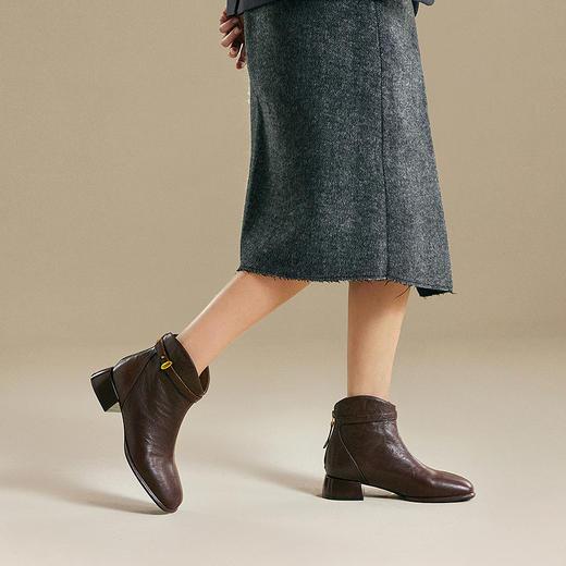 千百度粗高跟羊皮靴女加绒保暖时装靴增高洋气短靴子A25532608 商品图4