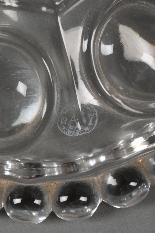 独角鹿西洋古董20世纪法国巴卡拉水晶工坊签名出品Médaillon圆雕纹款四枝头水晶烛台一对 商品图8