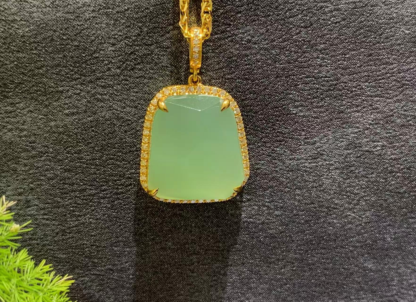 【御珠宫坊】新疆黑羊洞金镶碧玉吊坠