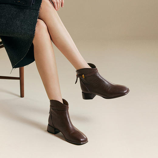 千百度粗高跟羊皮靴女加绒保暖时装靴增高洋气短靴子A25532608 商品图2