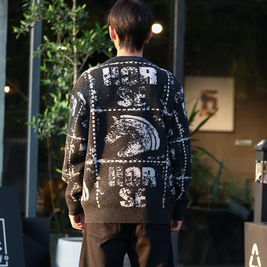 DRONKOO 2025 圆领满幅马加英文字母提花微阔厚毛衣 商品图4