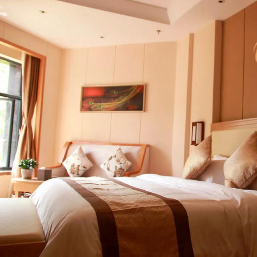 【旅居11.11 | 暖冬避寒】云南芒市华丰孔雀湖度假酒店￥899元起/单人7晚/15晚/30晚，2人起订，25°过冬，栖居孔雀湖畔生态旅游景区，背靠千亩原始森林，享天然氧吧、负氧离子、湖光山色度假！ 商品图7