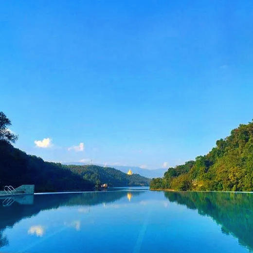 【旅居11.11 | 暖冬避寒】云南芒市华丰孔雀湖度假酒店￥899元起/单人7晚/15晚/30晚，2人起订，25°过冬，栖居孔雀湖畔生态旅游景区，背靠千亩原始森林，享天然氧吧、负氧离子、湖光山色度假！ 商品图4