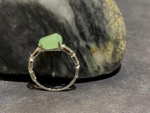 【御珠宫坊】新疆黑羊洞金镶碧玉戒指 商品图4