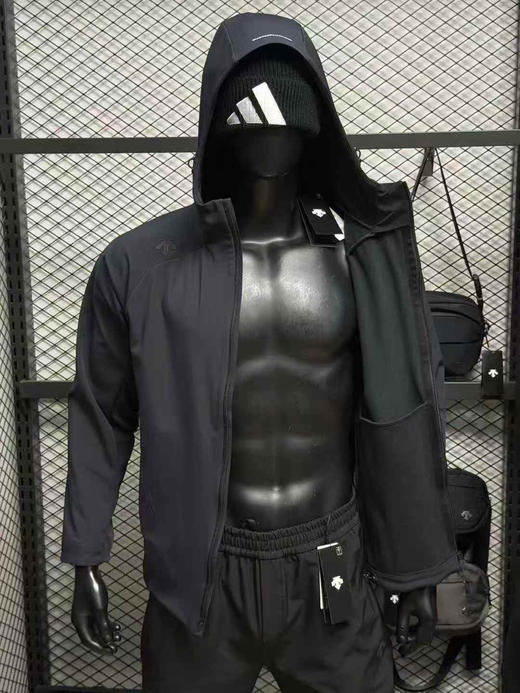 原单正品黑标迪桑特冲锋衣加绒软壳｜无畏风雨，畅享运动|男士防水透湿加绒夹克】
尺码：M L XL XXL XXXL
原价2190 商品图4