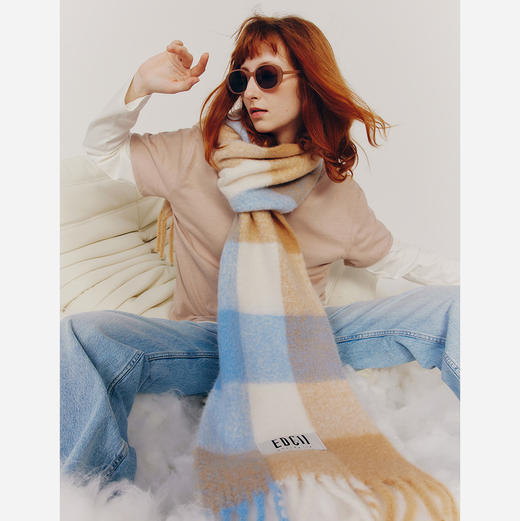 【领券下单立减10元】EDGII棉花糖羊毛围巾 | 柔糯舒适 轻盈蓬松 触感细腻纤柔 梦幻配色 多色可选 商品图3