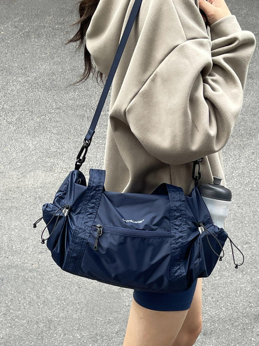 CryingCenter轻量户外耐磨尼龙休闲运动斜挎包手提托特包可收纳小 商品图6