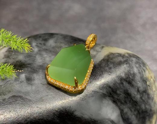 【御珠宫坊】新疆黑羊洞金镶碧玉吊坠 商品图2