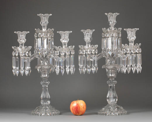 独角鹿西洋古董20世纪法国巴卡拉水晶工坊签名出品Médaillon圆雕纹款四枝头水晶烛台一对 商品图1