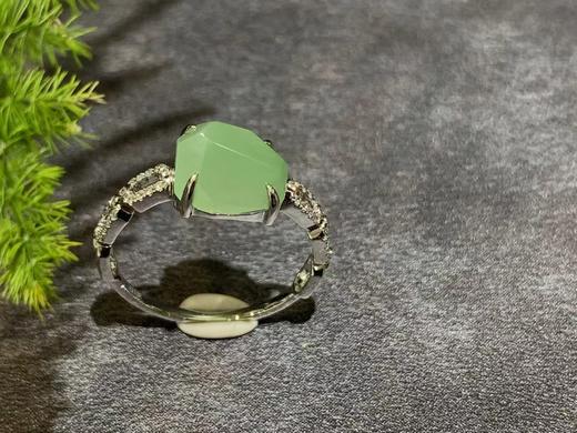 【御珠宫坊】新疆黑羊洞金镶碧玉戒指 商品图1