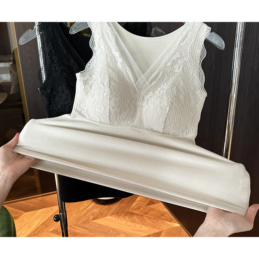 官网1400+ 华家秋冬优可丝磨毛蚕丝内里免穿文胸外穿背心女 法式V领蕾丝保暖吊带 商品图3