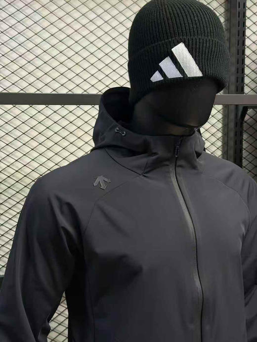 原单正品黑标迪桑特冲锋衣加绒软壳｜无畏风雨，畅享运动|男士防水透湿加绒夹克】
尺码：M L XL XXL XXXL
原价2190 商品图1