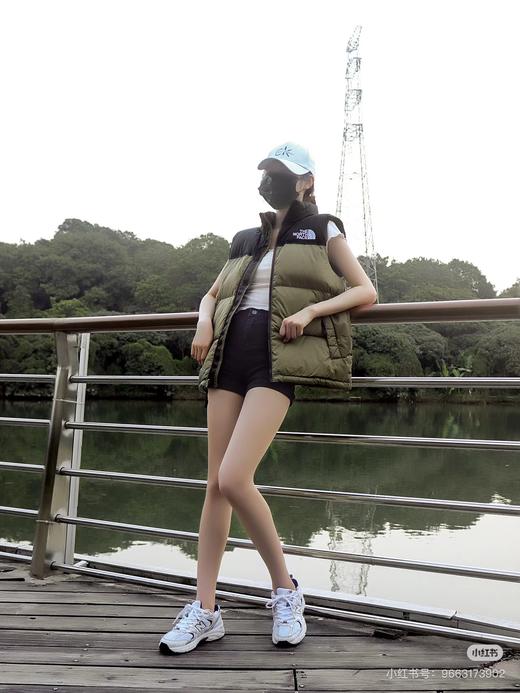 北家纯色拉链字母Logo图案印花宽松无袖马甲 商品图6