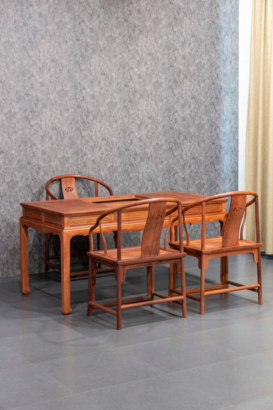 红桥红  家具严选  缅甸花梨（大果紫檀）【158石盘茶趣 双抽屉马蹄腿茶桌 四件套】