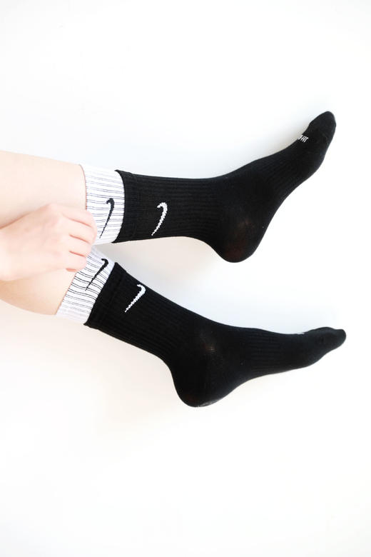 双色拼接+软支撑加固，户外字母提花运动袜原包装中筒袜子C111068 商品图11