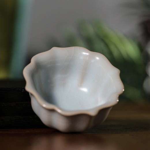 问鼎汝瓷复刻款月白宝相杯 商品图1