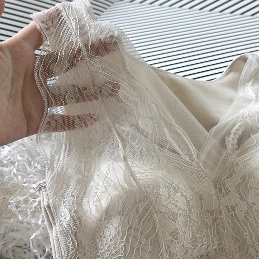 官网1400+ 华家秋冬优可丝磨毛蚕丝内里免穿文胸外穿背心女 法式V领蕾丝保暖吊带 商品图4