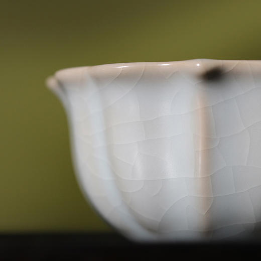 问鼎汝瓷复刻款月白宝相杯 商品图3