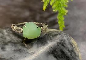 【御珠宫坊】新疆黑羊洞金镶碧玉戒指