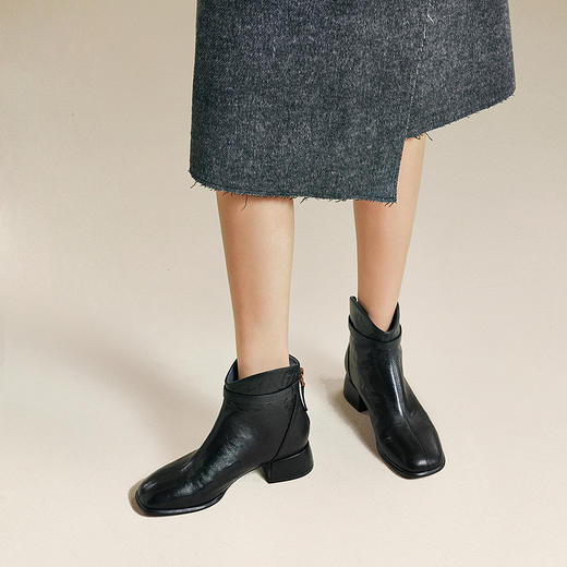千百度粗高跟羊皮靴女加绒保暖时装靴增高洋气短靴子A25532608 商品图3