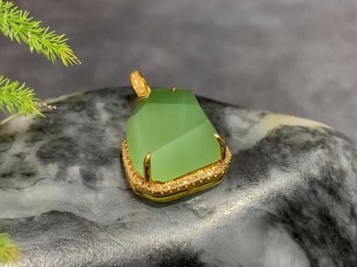 【御珠宫坊】新疆黑羊洞金镶碧玉吊坠 商品图4